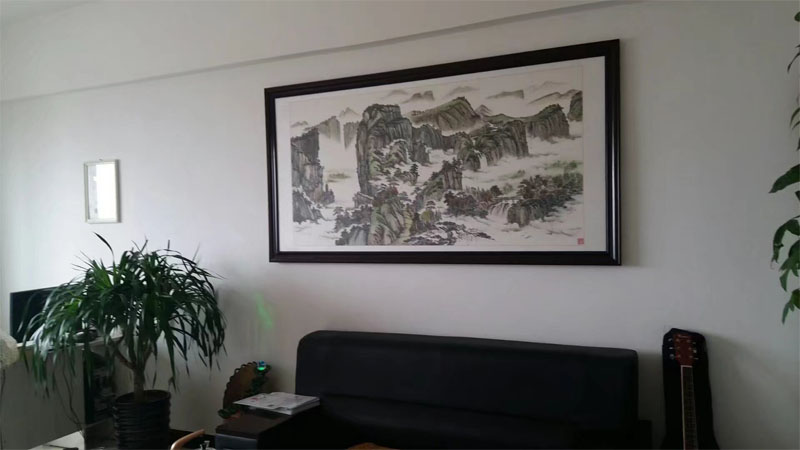 包括银行APP的特殊设计考虑、开发流程、技术选型、安全合规以及相关实践，银行APP通常涉及敏感的金融数据和交易，因此安全性和 合规性是开发过程中的重要考量，为了全面回答用户的问题，我需要从以下几个方面收集信息：  银行APP的特殊设计考虑： 用户界面（UI）和用户体验（UX）设计，特别是如何平衡功能性和安全性。 适用于银行APP的特定功能，如账户管理、转账、支付、投资等。  银行APP的开发流程： 需求分析、原型设计、开发、测试、部署和维护的完整流程，特别是如何确保合规性和安全性。 敏捷开发方法和DevOps实践在银行APP开发中的应用。  银行APP的技术选型： 前端开发框架（如React Native、Flutter、Ionic）在银行APP中的适用性。 后端开发语言和框架（如Node.js、Python、Java）的选择，以及数据库（如MongoDB、PostgreSQL、MySQL）的考虑。 安全技术的应用，如数据加密、多因素认证等。  银行APP的安全合规： 遵循的金融行业标准，如PCI DSS、GDPR等。 安全措施，如数据加密、访问控制、安全审计等。  银行APP的实践： 用户体验优化，特别是在保证安全性的同时提供流畅的用户体验。 现在，我将使用联网搜索工具来查找关于这些方面的详细信息，以便为用户提供全面的解答。  银行APP设计考虑 UI/UX设计趋势： 情感化设计：通过生日祝福、节日专属福利等增强用户情感联系。 社交化与游戏化：引入互动社区、虚拟角色、签到等机制提升用户活跃度。 简洁性：采用暖色调、圆角图标，减少专业术语，提升易用性。 安全与信任设计： 数据可视化：清晰展示资金流动，增强用户信任。 身份验证：采用生物识别（指纹、面部识别）保护敏感操作。  银行APP开发流程 需求分析与架构设计： 功能需求：账户管理、转账支付、投资理财、贷款申请等核心功能。 非功能需求：高性能、低延迟、严格的安全性。 架构设计：微服务架构提升模块化加载速度，支持快速迭代。 技术选型： 前端：React Native、Flutter或原生开发（iOS Swift/Android Kotlin）。 后端：Node.js、Java、Python，数据库采用MySQL、PostgreSQL或MongoDB。 安全技术：数据加密（TLS 1.3）、双因素认证、防SQL注入。 测试与部署： 安全测试：渗透测试、漏洞扫描，确保符合PCI DSS标准。 用户测试：A/B测试优化界面与流程，收集反馈迭代优化。  银行APP安全合规 监管要求： 数据保护：遵循GDPR、CCPA，明确告知数据收集目的。 权限管理：禁止过度索取权限，动态调整权限申请。 安全技术措施： 加密传输：使用TLS 1.3加密所有数据通信。 存储安全：AES-256加密敏感数据，定期安全审计。  银行APP实践 用户体验创新： 智能客服：AI驱动的多轮对话，解决80%常见查询。 个性化推荐：基于用户行为分析推荐金融产品。 场景化金融： 生活缴费集成：水电费、话费一键支付，提升活跃度。 跨境金融服务：实时汇率跟踪、跨境转账功能。.jpg